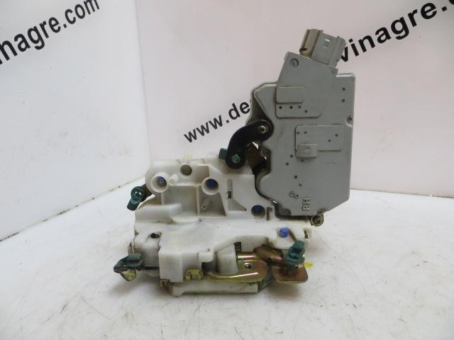 Fechadura porta frontal direita | Nissan Primera