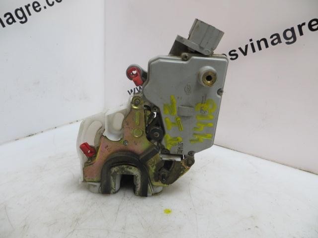 Fechadura porta traseira esquerda | Nissan Primera