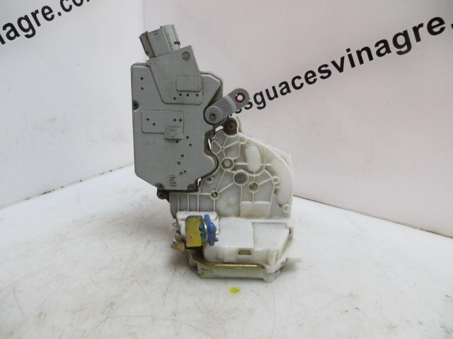 Fechadura porta traseira esquerda | Nissan Primera