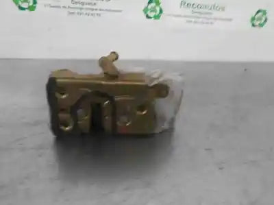 Fechadura da porta traseira direita | Toyota Avensis Berlina (T22)