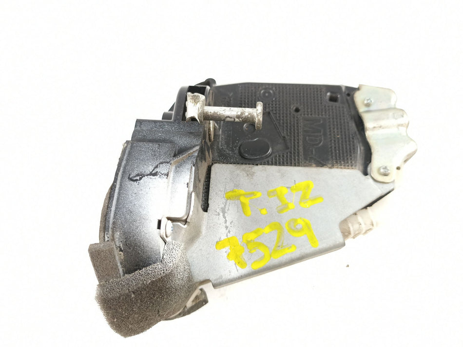 Fechadura porta traseira esquerda | Toyota Prius (ZVW30)