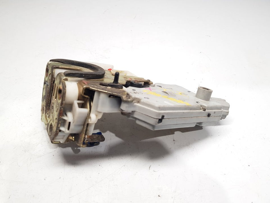 Fechadura porta traseira esquerda | Nissan Primera Berlina (P11)
