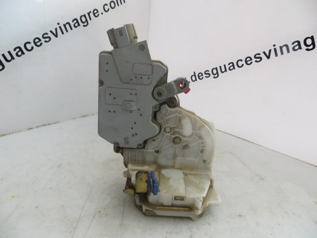 Fechadura porta traseira esquerda | Nissan Primera