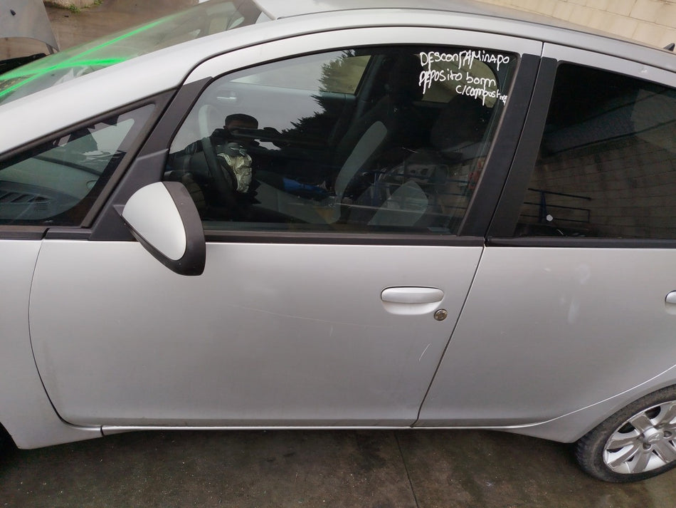 Porta frontal esquerda | Mitsubishi Colt