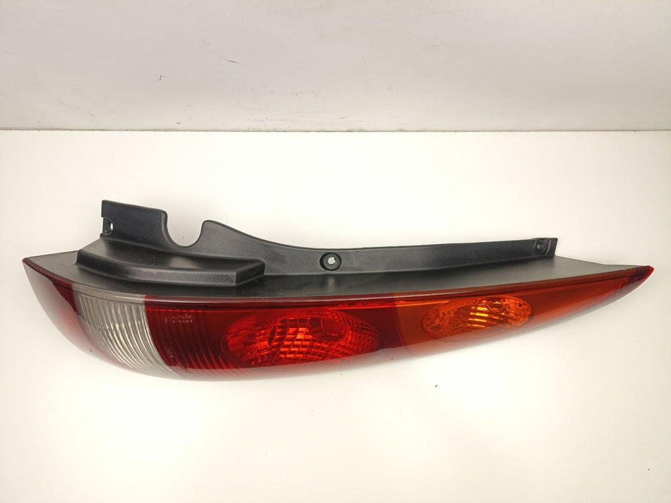 Farolim traseiro direito | Nissan Almera Tino (V10)
