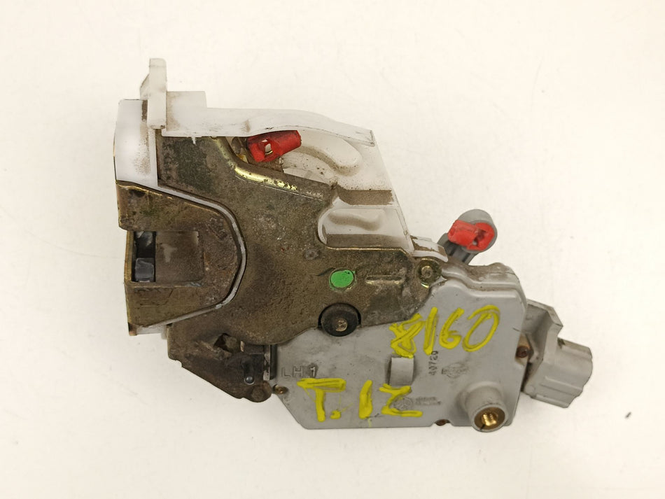 Fechadura porta traseira esquerda | Nissan Primera Hatchback (P11)