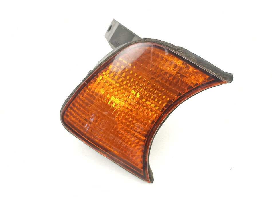 Pisca frontal direito | BMW 5 (E34)
