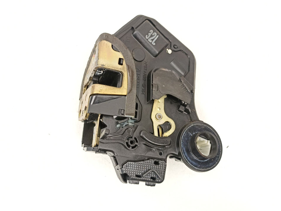 Fechadura porta traseira esquerda | Toyota Corolla (E12)