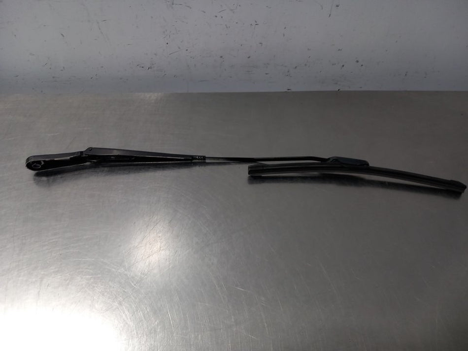 Braço limpa-vidros frontal direito | BMW Série 1 Berlina (F40)