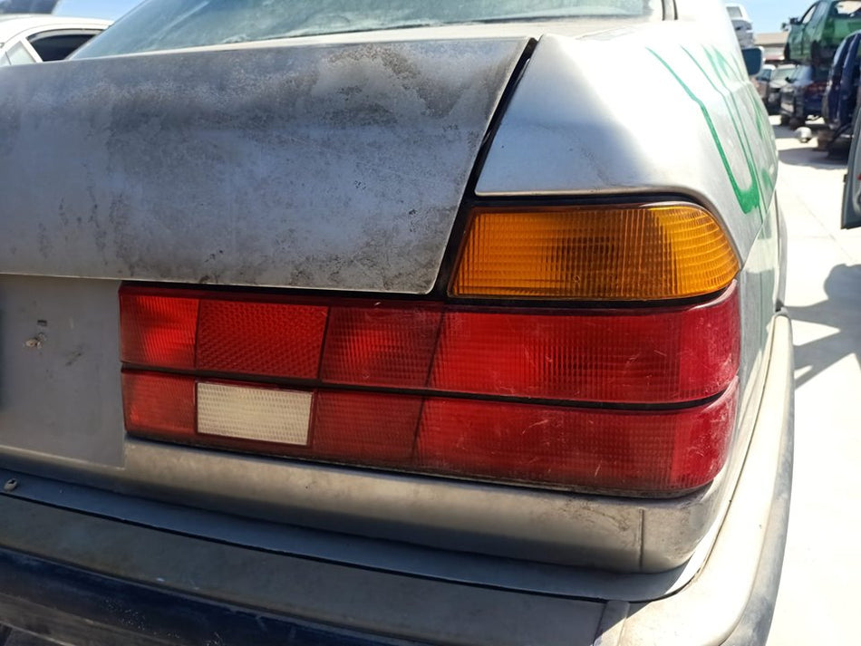 Farolim traseiro direito | BMW Série 7 (E32)