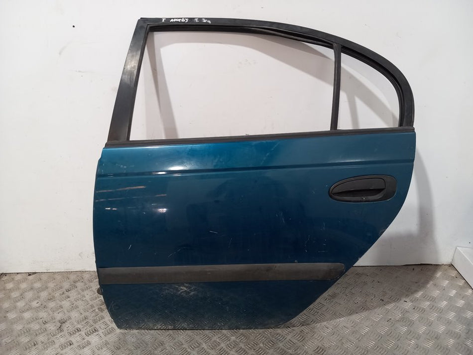 Porta traseira esquerda | Toyota Avensis Berlina (T22)
