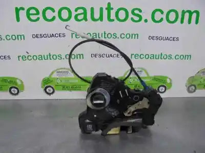 Fechadura da porta frontal esquerda | Toyota Avensis Wagon (T25)