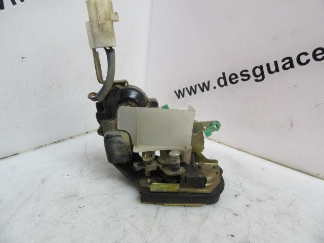 Fechadura porta traseira esquerda | Toyota Carina