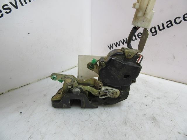 Fechadura porta traseira esquerda | Toyota Carina