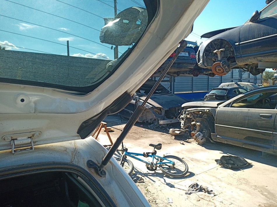 Fechadura porta frontal direita | Toyota Corolla Verso (R1)