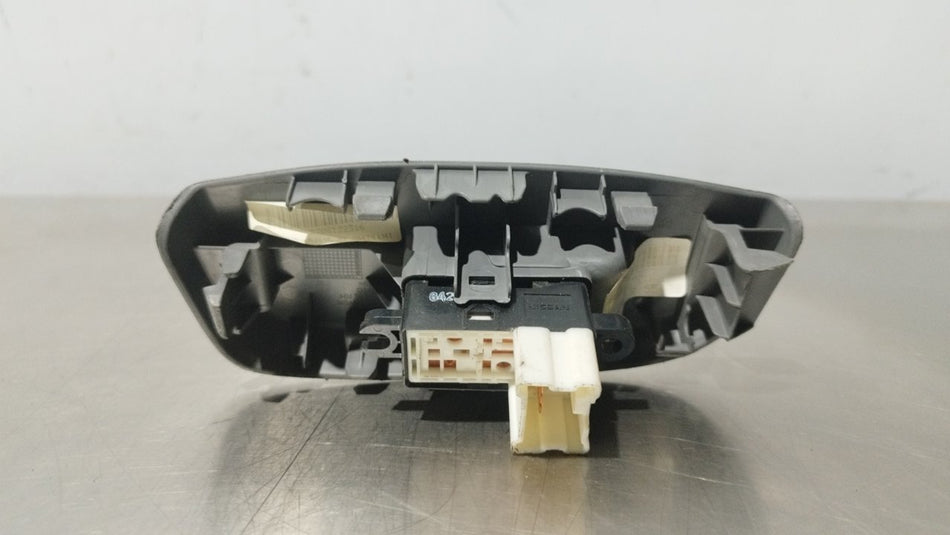 Interruptor do vidro frontal direito | Nissan NV200/Evalia (M20/M)