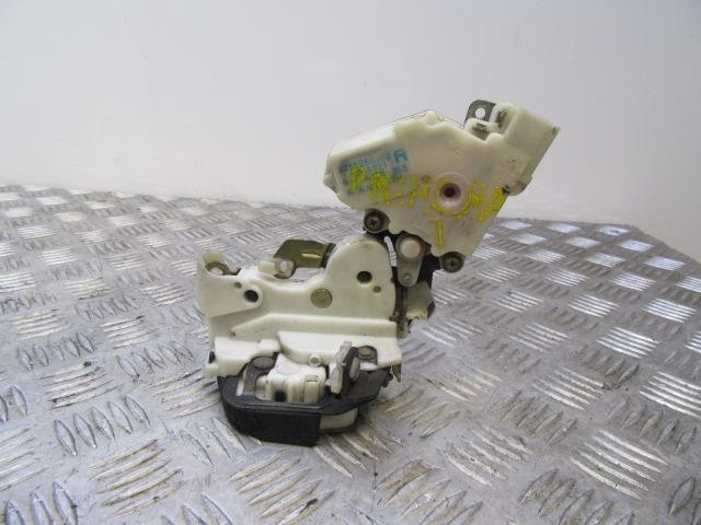 Fechadura porta frontal direita | Nissan Almera
