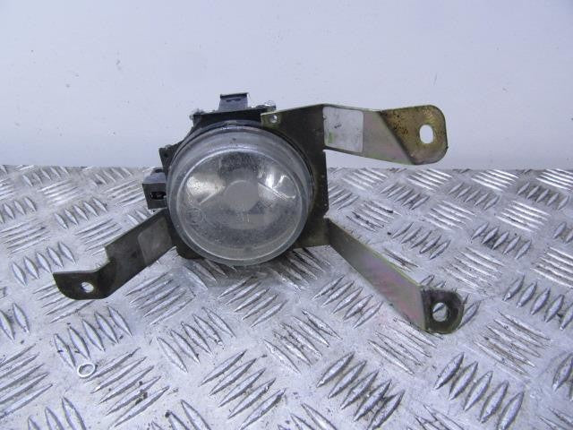 Farol de nevoeiro direito | Mitsubishi Carisma