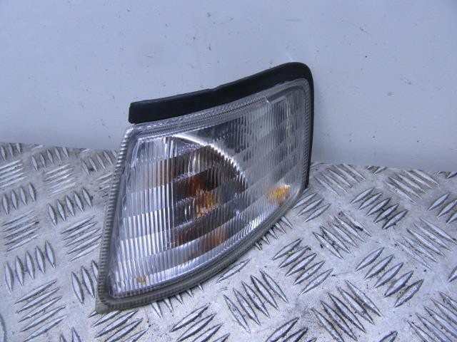 Pisca frontal esquerdo | Nissan Primera