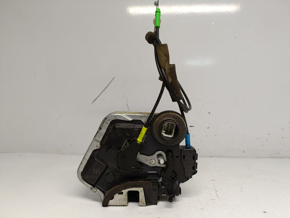 Fechadura porta traseira esquerda | Toyota Avensis Cross Sport (T27)