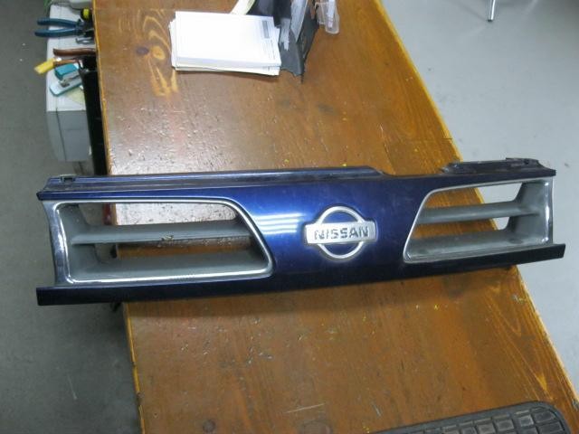 Grelha | Nissan Primera