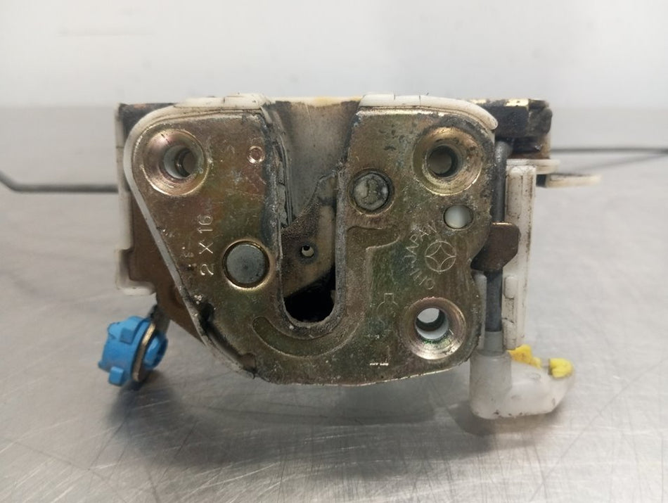 Fechadura porta frontal esquerda | Nissan Cabstar E