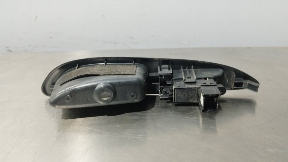 Interruptor do vidro traseiro esquerdo | Nissan Primera Berlina (P12)
