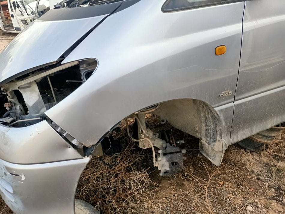 Guarda-lamas frontal esquerdo | Toyota Previa (R30)