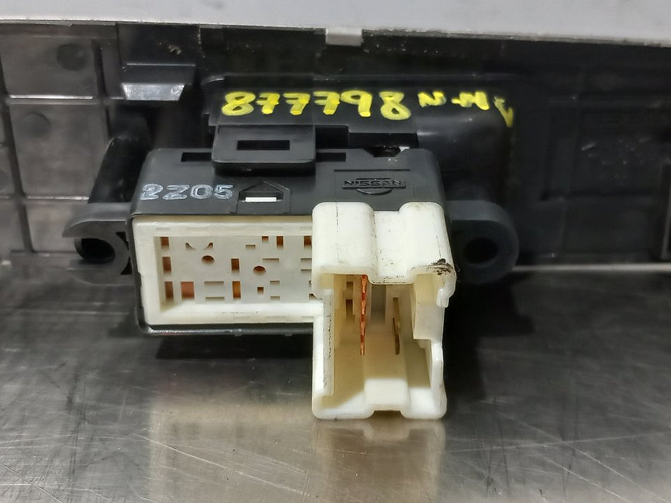 Interruptor do vidro traseiro esquerdo | Nissan Murano (Z50)