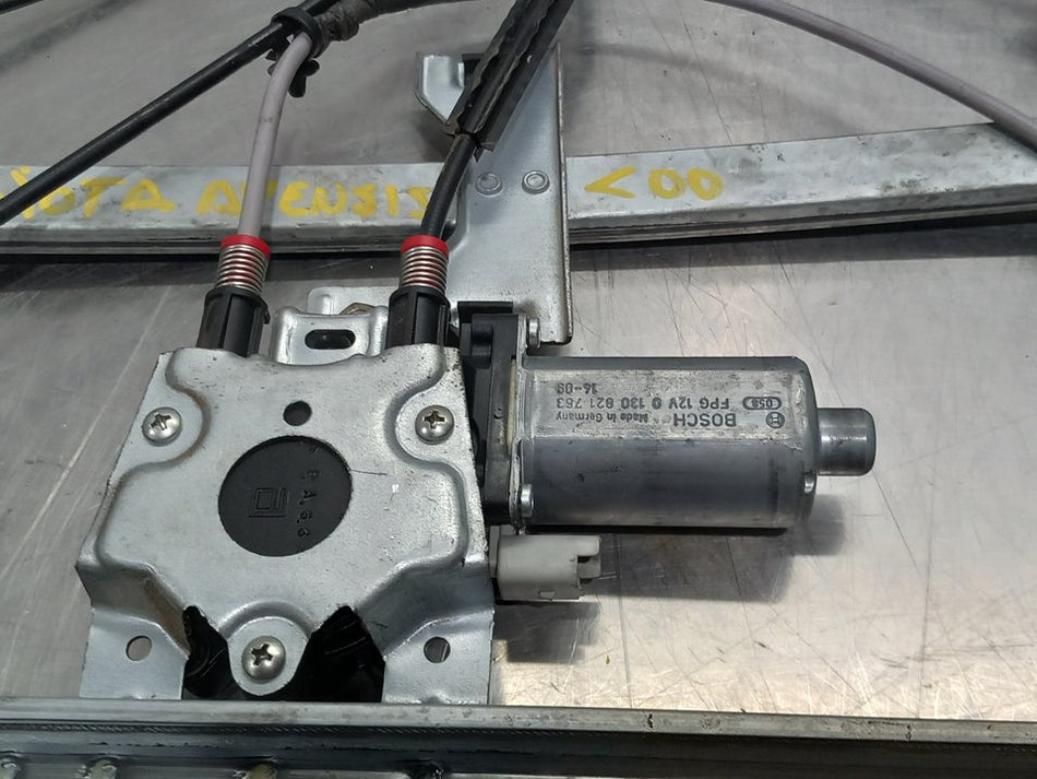 Interruptor do vidro traseiro esquerdo | Toyota Auris (E18)