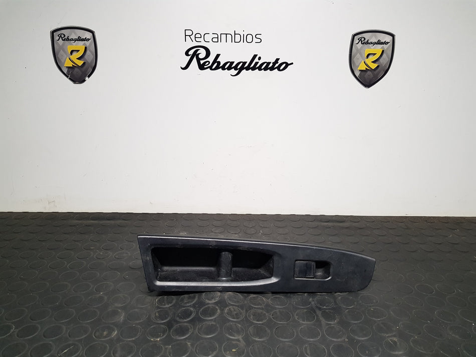 Interruptor do vidro frontal direito | Toyota Yaris (P13)