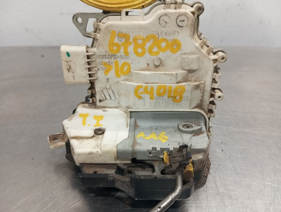 Fechadura porta traseira esquerda | Audi 6 Berlina (4F2)