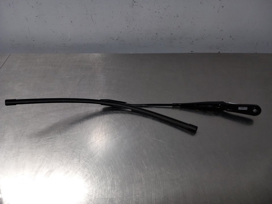 Braço limpa-vidros frontal esquerdo | BMW Série 1 Berlina (F40)