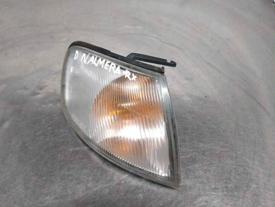 Pisca direito | Nissan Almera (N15)
