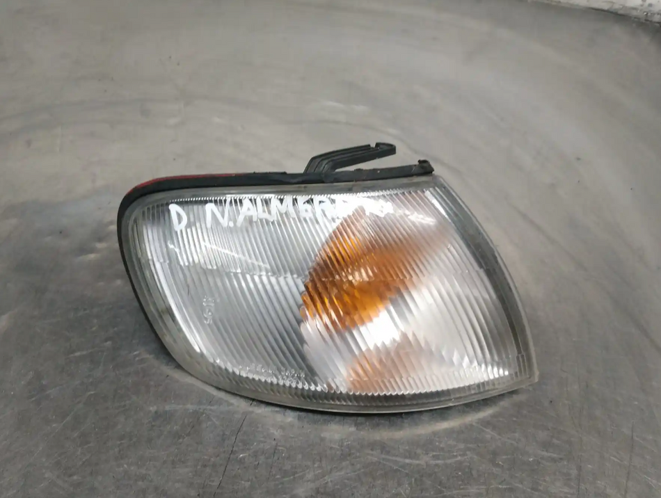 Pisca direito | Nissan Almera (N15)