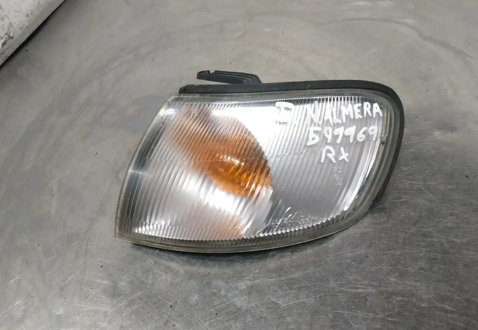 Pisca esquerdo | Nissan Almera (N15)