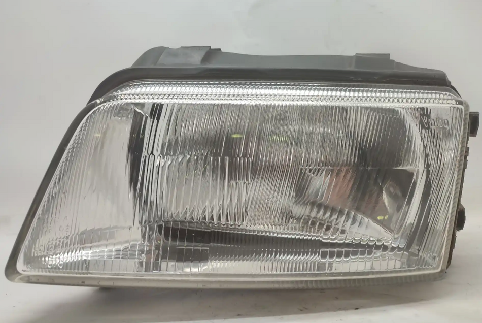 Ótica esquerda | Audi A4 Berlina (B5)