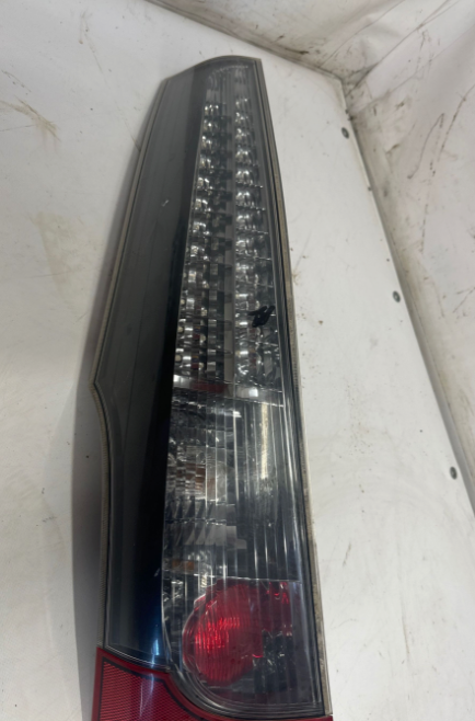 Farolim esquerdo 8330A209 | Mitsubishi Grandis (NA0W)