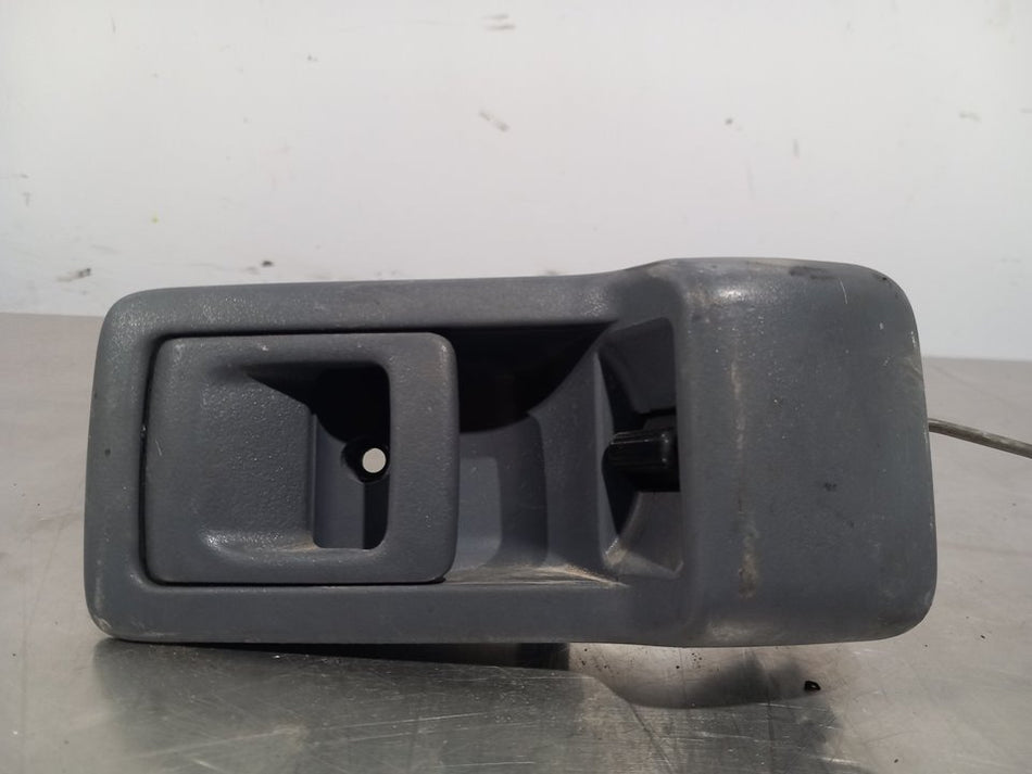 Porta traseira esquerda | Toyota Avensis Wagon (T25)