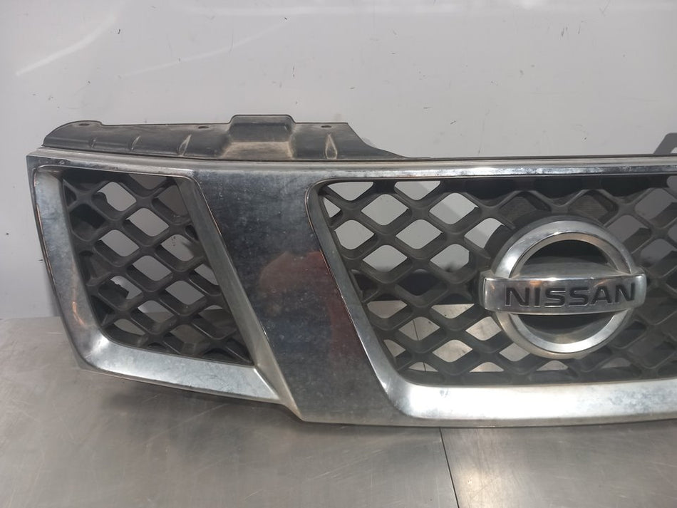 Grelha frontal | Nissan Navara Pick-Up (D40M)
