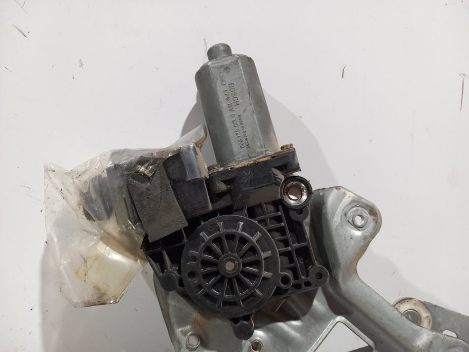 Fechadura porta frontal direita | Toyota Avensis Berlina (T22)