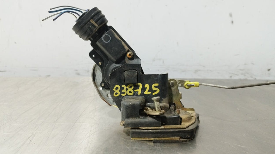 Fechadura porta traseira esquerda | Toyota Land Cruiser (J9)