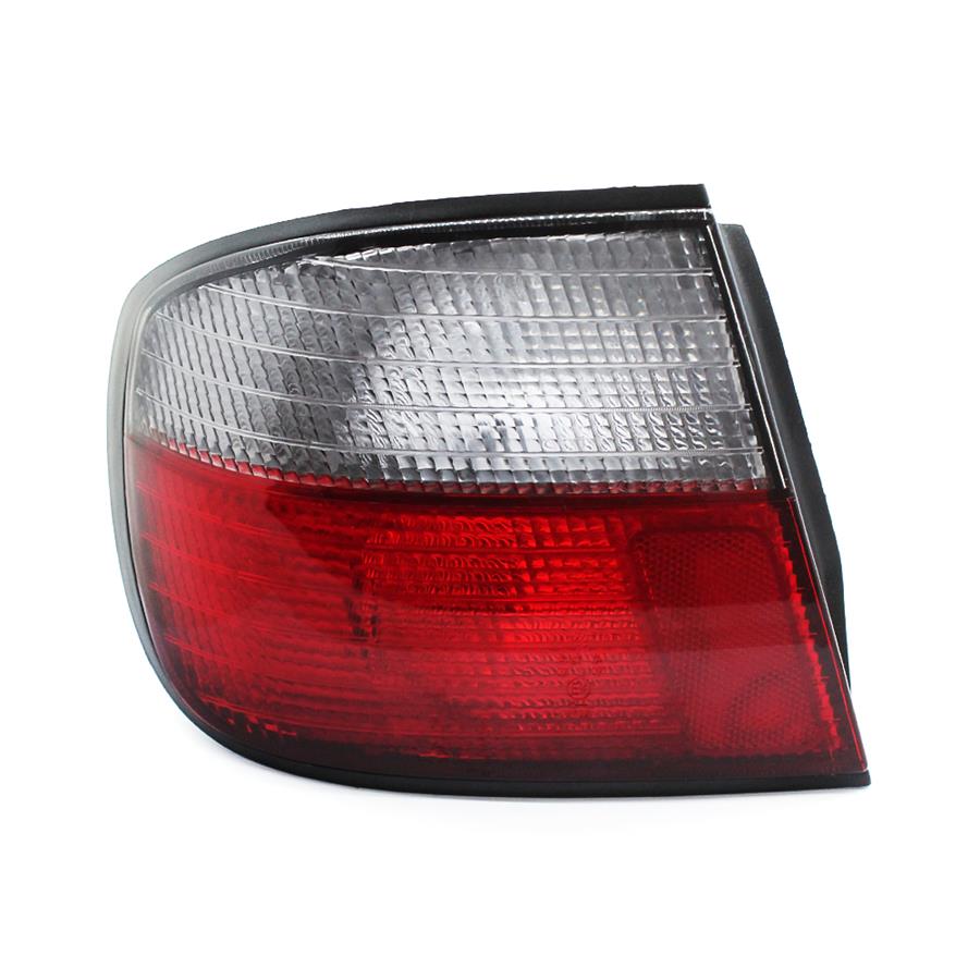 Farolim traseiro esquerdo 26555-2F025 | Nissan