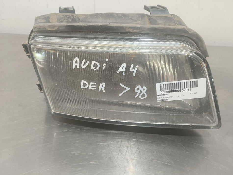 Ótica direita | Audi A4 Berlina (B5)