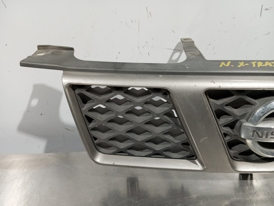 Grelha frontal | Nissan X-Trail (T30)