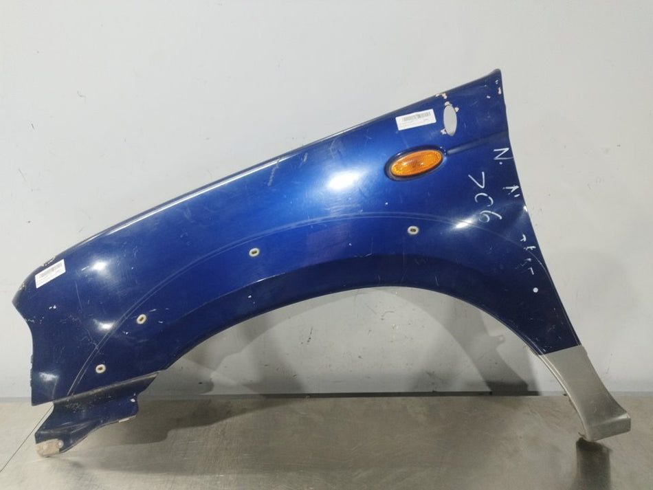 Guarda-lamas frontal esquerdo | Nissan Navara Pick-Up (D40M)