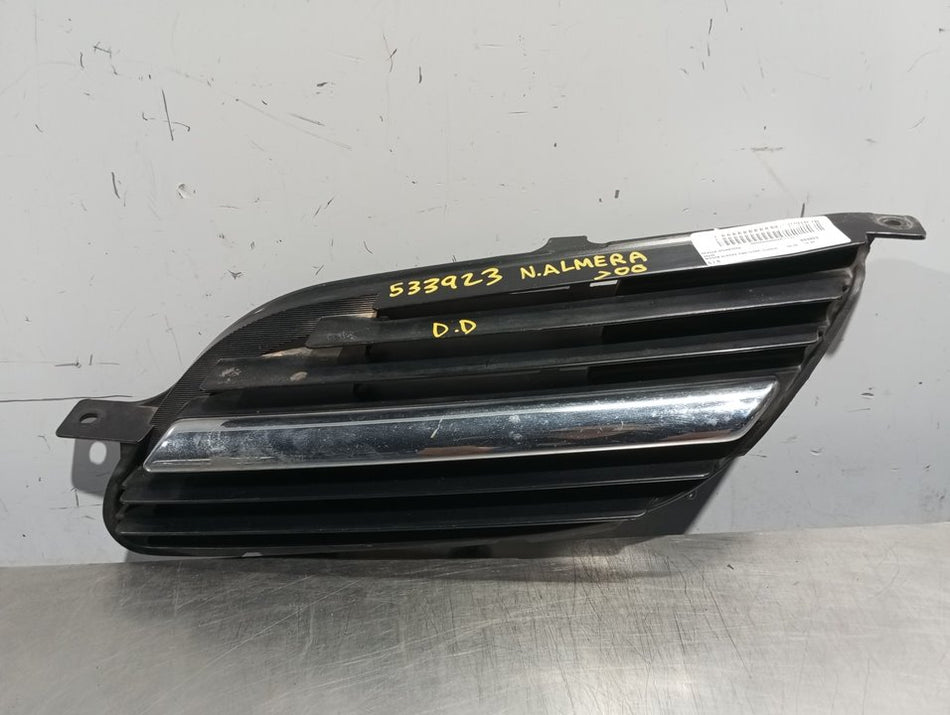 Grelha frontal | Nissan Almera Tino (V10M)