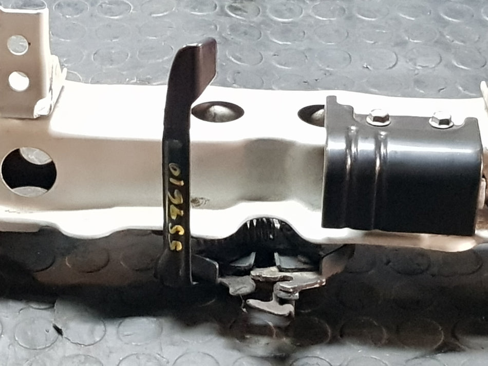 Fechadura capô | Toyota Yaris (P13)