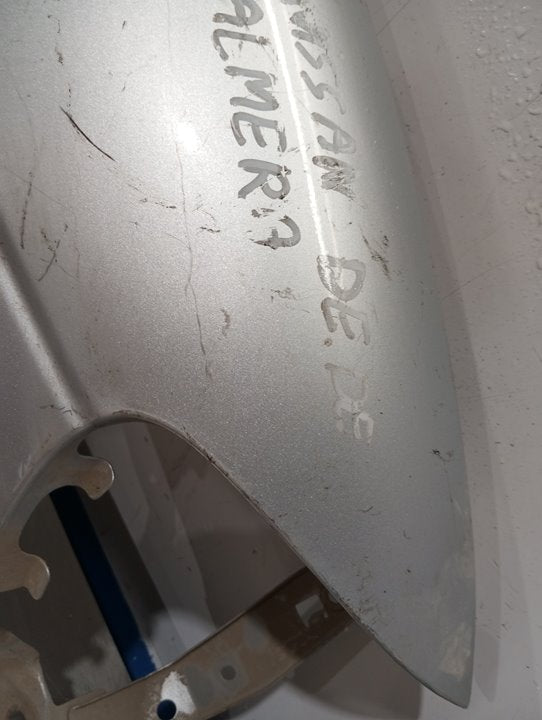 Guarda-lamas frontal direito | Nissan Almera (N16/E)