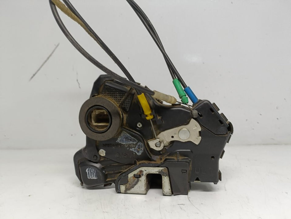 Fechadura porta traseira direita | Toyota Avensis Cross Sport (T27)
